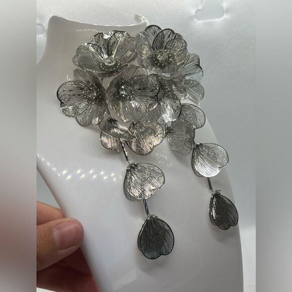 Zara Famous Kate Middleton Floral Statement Earrings - Picture 6 of 17